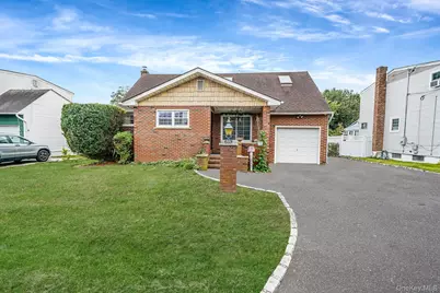 361 35th Street, Lindenhurst, NY 11757 - Photo 1