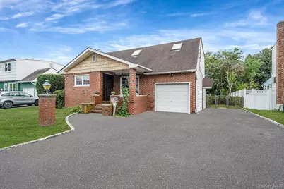 361 35th Street, Lindenhurst, NY 11757 - Photo 2