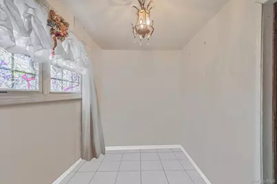 361 35th Street, Lindenhurst, NY 11757 - Photo 4