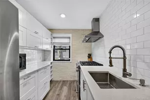 8 Terrace Cir, Great Neck, NY 11021 - Photo 6