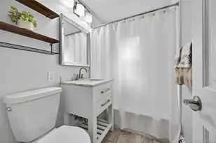 8 Terrace Cir, Great Neck, NY 11021 - Photo 10