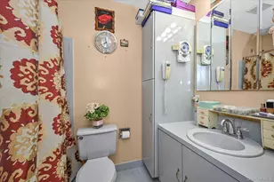 141 Brown Ave, Hempstead, NY 11550 - Photo 10