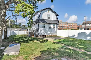 159 Southside Ave, Freeport, NY 11520 - Photo 14