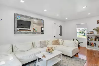 159 Southside Avenue, Freeport, NY 11520 - Photo 16