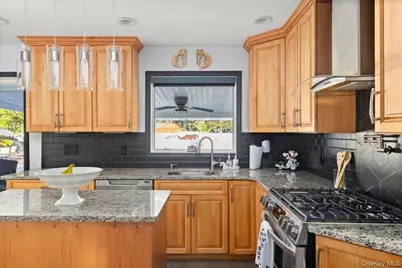 895 Sycamore Avenue, Bohemia, NY 11716 - Photo 10