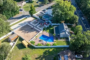 895 Sycamore Ave, Bohemia, NY 11716 - Photo 6