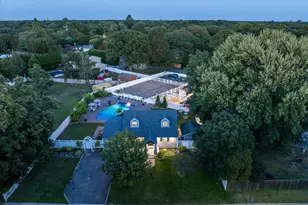 895 Sycamore Ave, Bohemia, NY 11716 - Photo 2