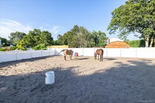 895 Sycamore Ave, Bohemia, NY 11716 - Photo 4