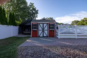 895 Sycamore Ave, Bohemia, NY 11716 - Photo 28