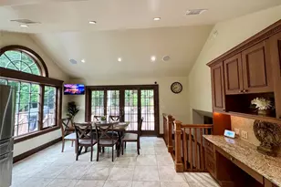 10 Hazelwood Ct, Jericho, NY 11753 - Photo 8