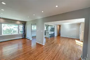 16 Adams Pl, West Islip, NY 11795 - Photo 4