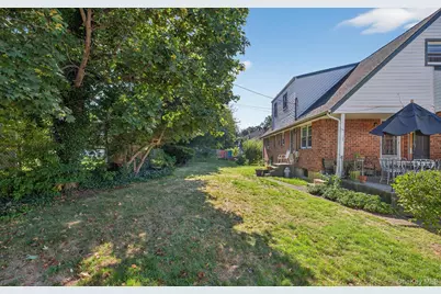 58 Sudbury Lane, Westbury, NY 11590 - Photo 22