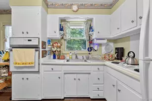 58 Sudbury Ln, Westbury, NY 11590 - Photo 8