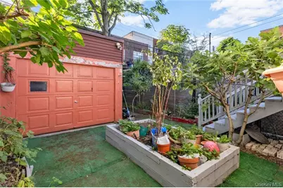 82 W End Avenue, Brooklyn, NY 11235 - Photo 20
