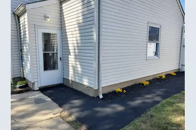 31 W Marine Avenue, Lindenhurst, NY 11757 - Photo 22