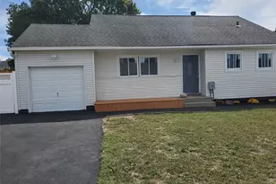 31 W Marine Ave, Lindenhurst, NY 11757 - Photo 2