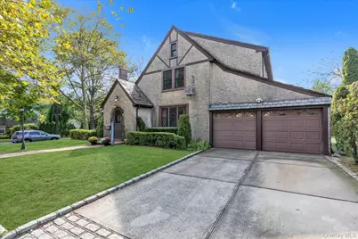 37 Massachusetts Boulevard, Floral Park, NY 11001 - Photo 2