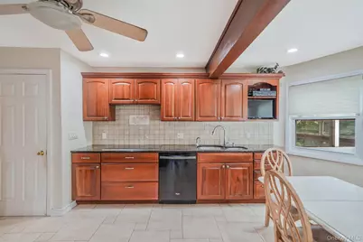 7 Wilbur Lane, Roosevelt, NY 11575 - Photo 16