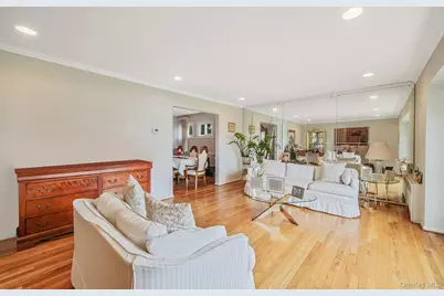 7 Wilbur Lane, Roosevelt, NY 11575 - Photo 10