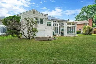 7 Wilbur Ln, Roosevelt, NY 11575 - Photo 6