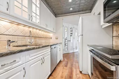 100 Hilton Avenue #907, Garden City, NY 11530 - Photo 12