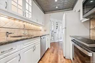 100 Hilton Ave, Garden City, NY 11530 - Photo 12