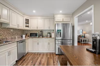 21 Mellow Lane, Jericho, NY 11753 - Photo 10