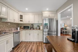 21 Mellow Ln, Jericho, NY 11753 - Photo 10