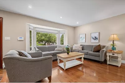 21 Mellow Lane, Jericho, NY 11753 - Photo 2