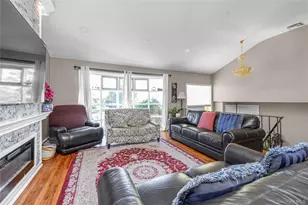 80 Rosalie Ct, East Meadow, NY 11554 - Photo 4