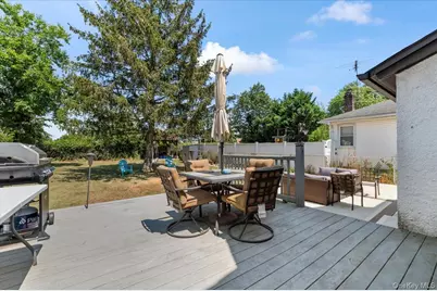 33 Prospect Avenue, Lynbrook, NY 11563 - Photo 24