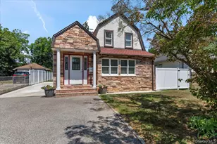33 Prospect Ave, Lynbrook, NY 11563 - Photo 2