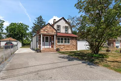 33 Prospect Avenue, Lynbrook, NY 11563 - Photo 1