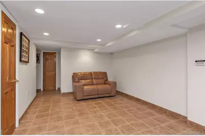 15421 Bayside Avenue, Flushing, NY 11354 - Photo 18