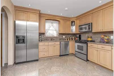 15421 Bayside Avenue, Flushing, NY 11354 - Photo 10