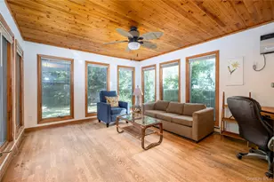 136 Scarcliffe Dr, Malverne, NY 11565 - Photo 12