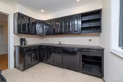 136 Scarcliffe Drive, Malverne, NY 11565 - Photo 10