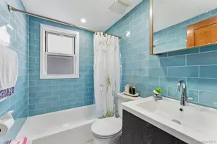 543 Lakeville Rd, New Hyde Park, NY 11040 - Photo 12