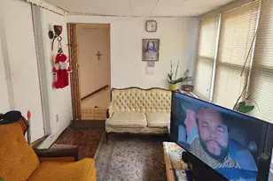 10 Sheridan Pl, Roosevelt, NY 11575 - Photo 4