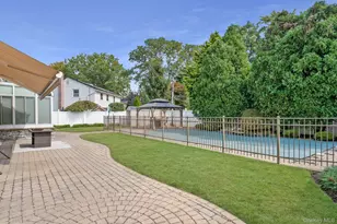 10 Basswood Pl, Melville, NY 11747 - Photo 30