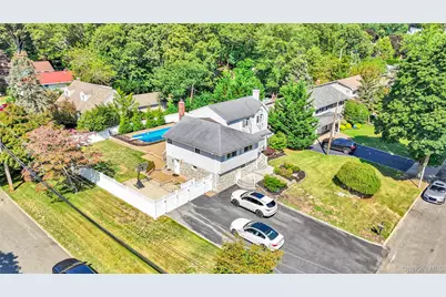 2 Amherst Lane, Smithtown, NY 11787 - Photo 4