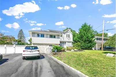 2 Amherst Lane, Smithtown, NY 11787 - Photo 2