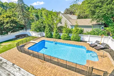 2 Amherst Lane, Smithtown, NY 11787 - Photo 8