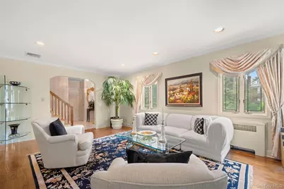 23 Parkside Drive, Great Neck, NY 11021 - Photo 8