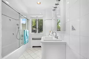 23 Parkside Dr, Great Neck, NY 11021 - Photo 38