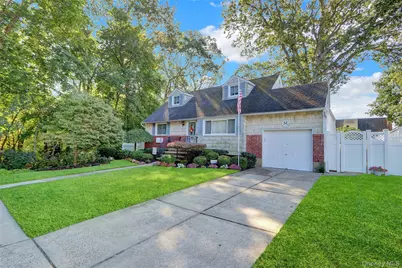 142 N Chestnut Street, Massapequa, NY 11758 - Photo 4