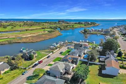 311 Riviera Parkway, Lindenhurst, NY 11757 - Photo 6