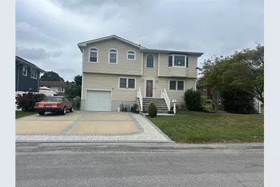 311 Riviera Parkway, Lindenhurst, NY 11757 - Photo 2