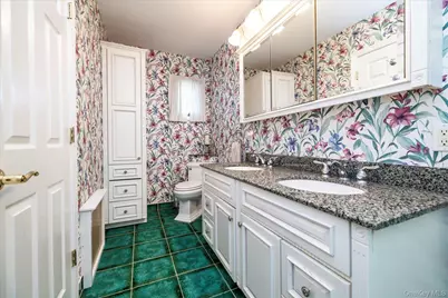 15 Baylis Rd Baylis Road, Rockville Centre, NY 11570 - Photo 8