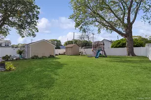 45 Pinetop Dr, Shirley, NY 11967 - Photo 36